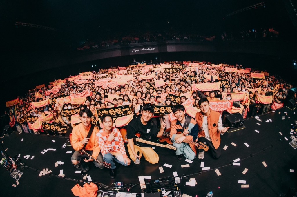 芒果醬與全場歌迷合影