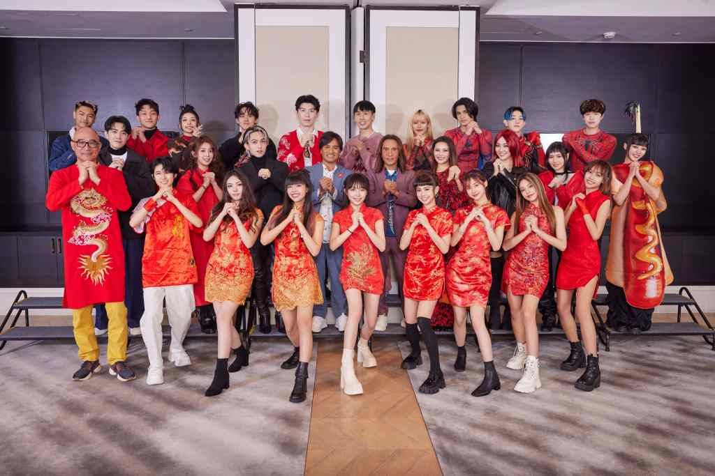 華研國際29位群星大合照【第一排：王治平 babyMINT；第二排：李友廷 Kiki丁文琪 林宥嘉 動力火車 周蕙 閻奕格 文慧如 木木；第三排：黃祝賢儒 沒有才能 掰掰啾啾 SECOND  JUD 77Ke柯棨棋 +How 郭幼康