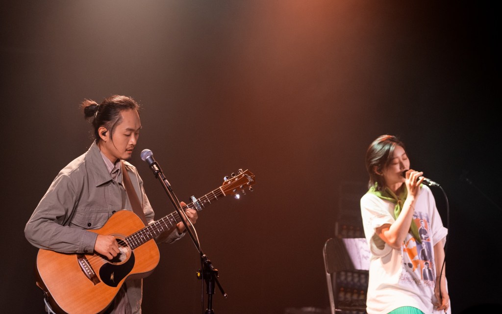 貝克小姐 秉恩(左)、筱卿(右)