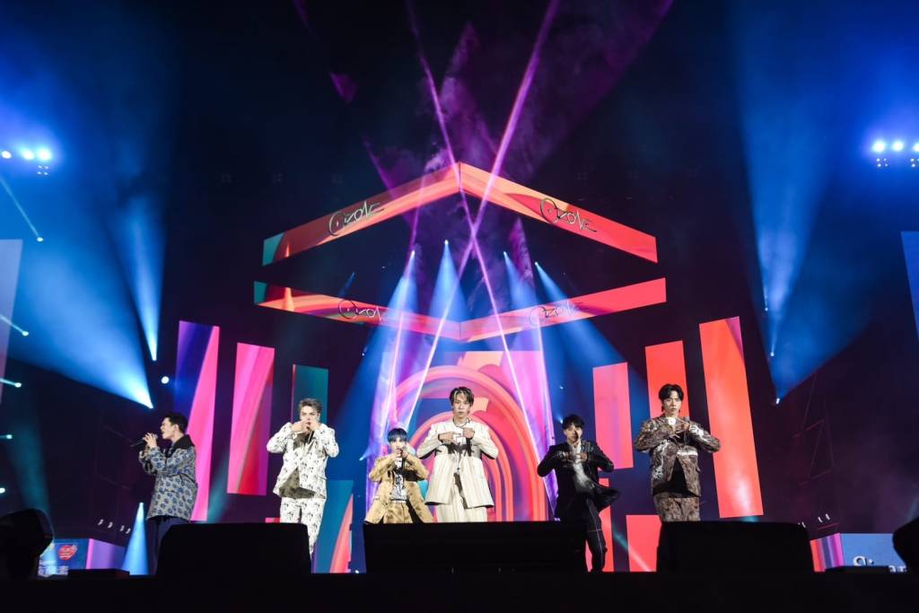 高雄跨年 左至右：子翔、哲言、祖安、煥鈞、文廷、佳辰