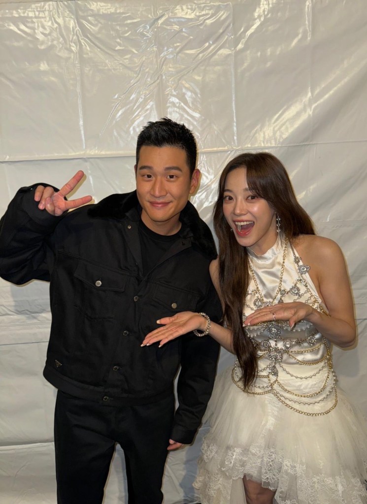 周興哲、金世正