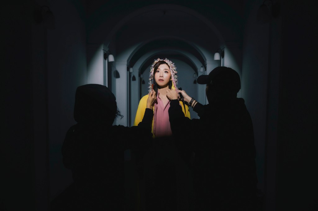 〈不管不管〉MV如同平常蘇慧倫工作拍攝現場