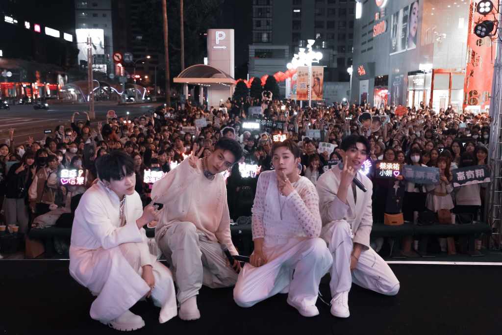 台中場簽唱會。左到右，吳昱廷、高有翔、高胥崴、蔡承祐