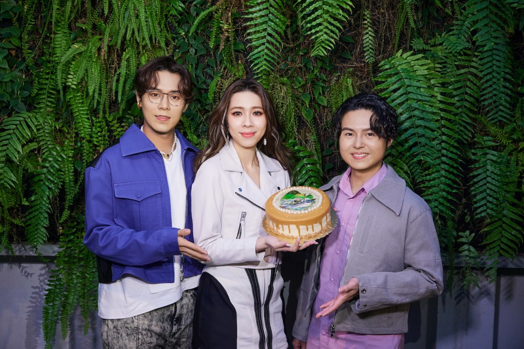 告五人女神犬青生日不忘工作,雲安、哲謙送上生日蛋糕