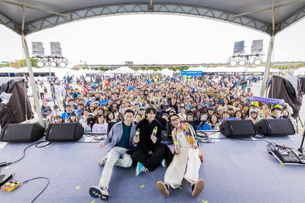 宇宙人出席2024渣打臺北公益馬拉松賽事嗨翻現場