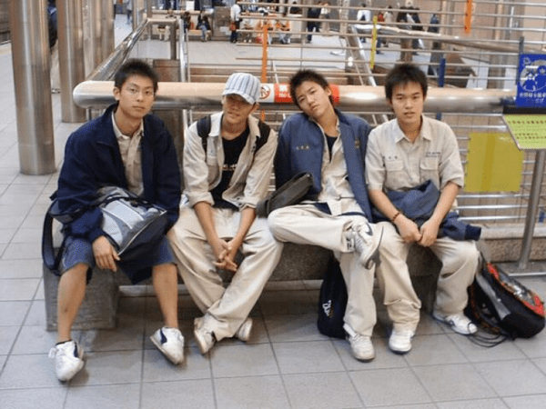 小玉（左2）高中青春樣貌大公開