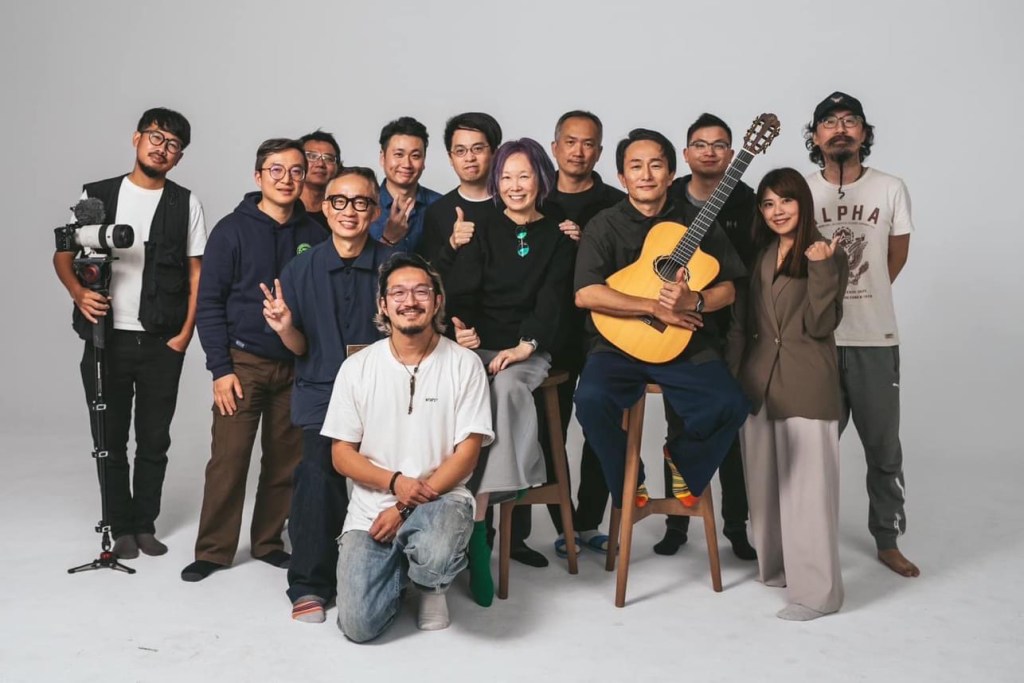 左四許常德、中坐者熊美玲、吉他手董運昌