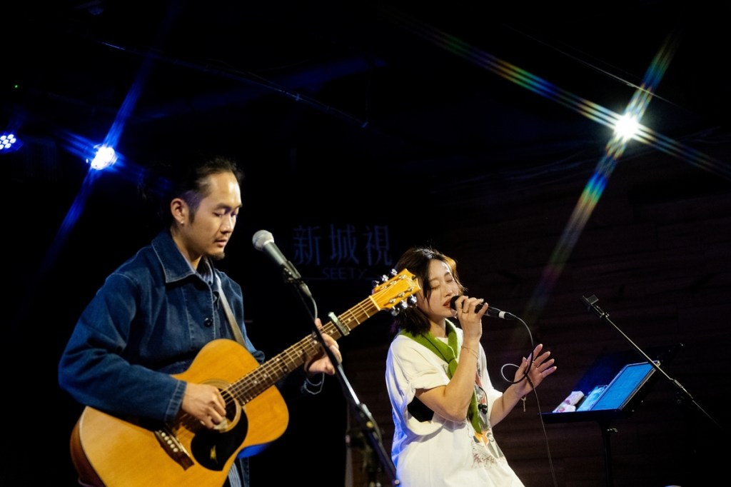 【Lf】貝克小姐首張專輯《還在失眠的人啊》登上KKBOX新專輯周榜冠軍 剛結束巡演台南場 接下來將前往台中、台北開唱