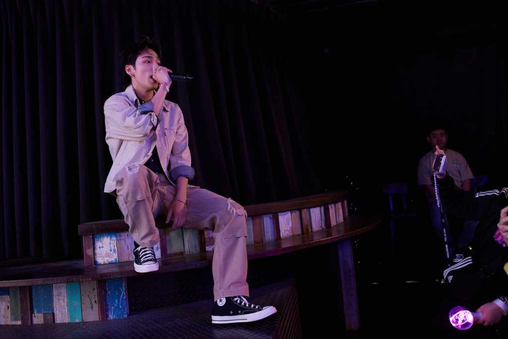 黃威任展現創作歌唱實力