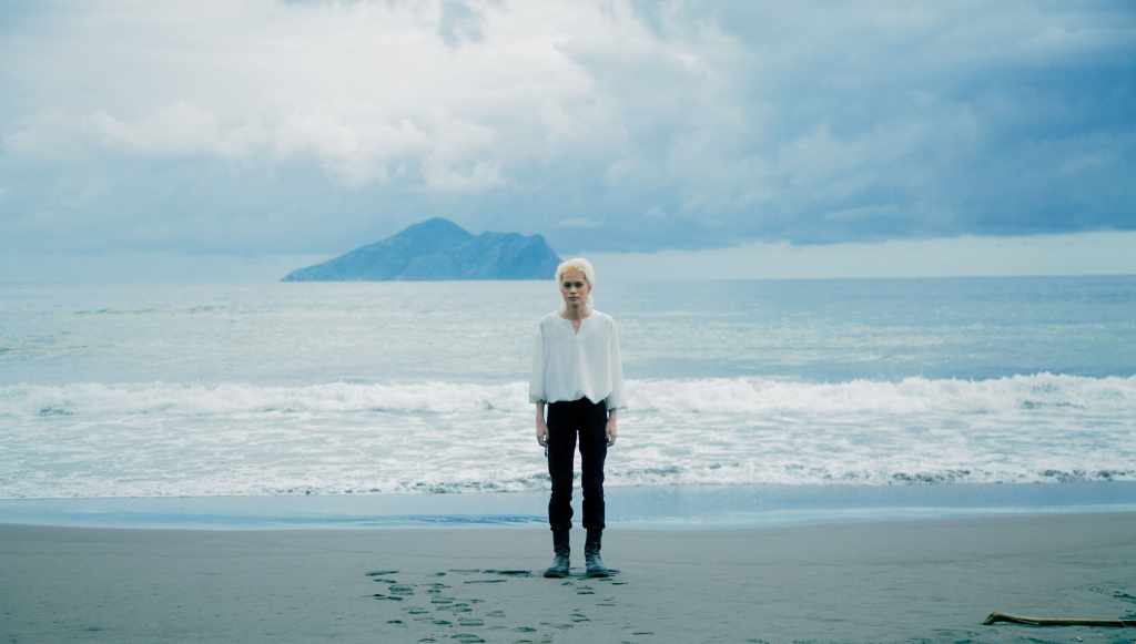 〈會不會我根本不懂什麼叫愛〉MV劇照 (照片提供:TΔΞ泰泫)
