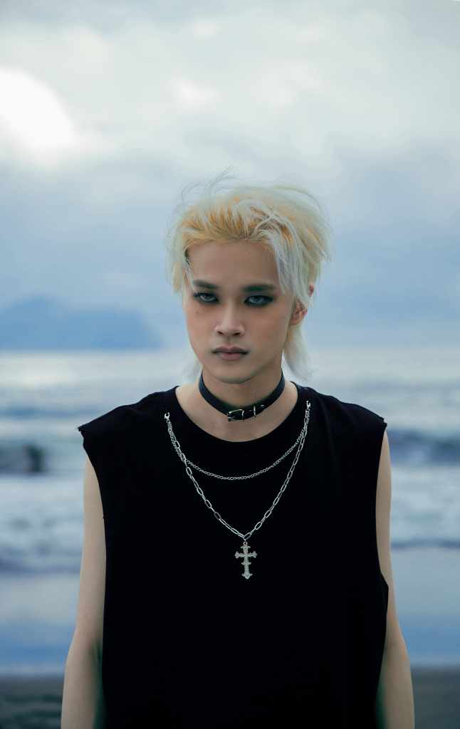 〈會不會我根本不懂什麼叫愛〉MV劇照 (照片提供:TΔΞ泰泫)
