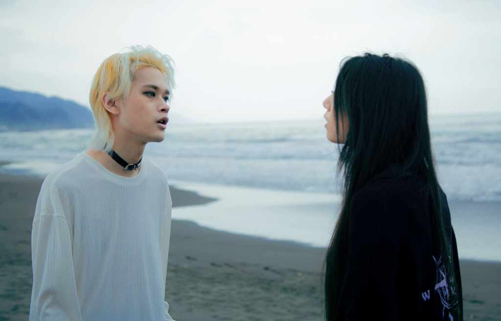 〈會不會我根本不懂什麼叫愛〉MV劇照 (照片提供:TΔΞ泰泫)
