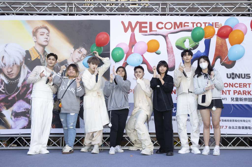 U:NUS台北簽唱會與粉絲玩爆破氣球遊戲