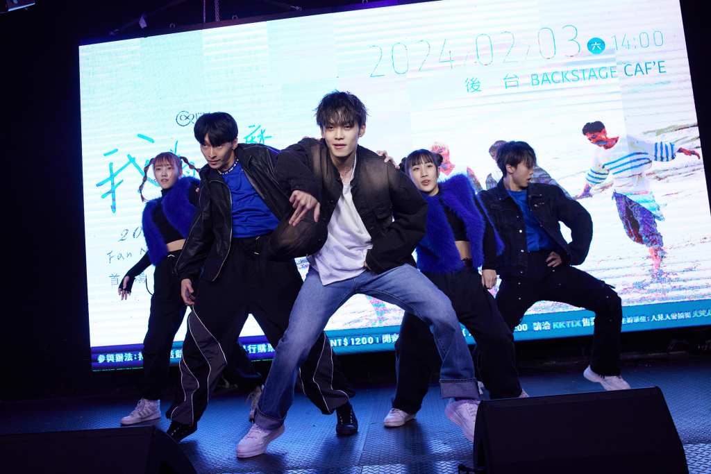 YY邱勝揚帶領舞者熱舞沸騰