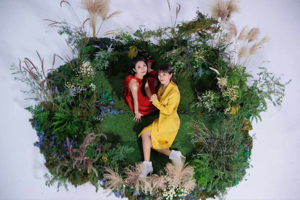 〈致遠道而來的我們〉MV現場繁花綻放