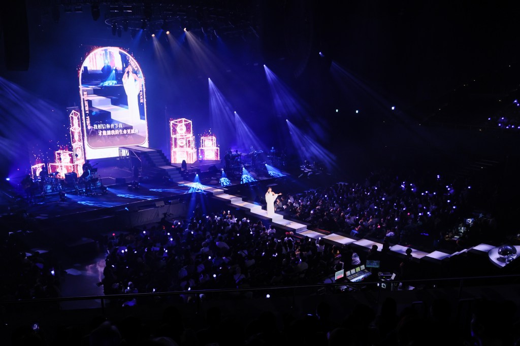 丁噹《夜遊 A Night Tour》演唱會創下超長延伸舞台，與歌迷近距離