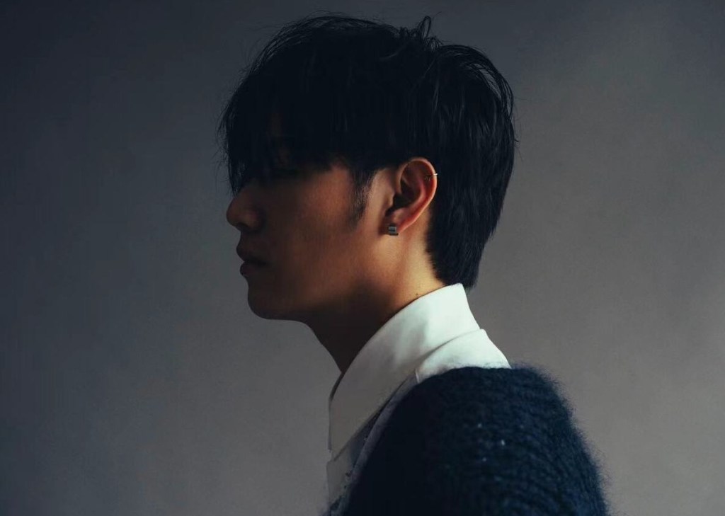 【SV】R&B創作歌手DözY〈6 AM〉 開啟以「都會夜晚樂章」為主題的暈船情歌序章 為樂迷帶來一個如夢似幻的都會夜晚