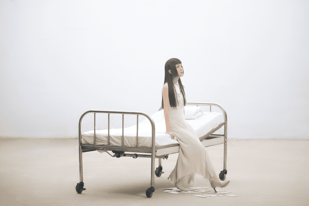 【NEWS】李嫣Bibo首發創作專輯《第六病房》 集結另類搖滾、復古、⺠謠、電⼦等曲風 描繪現今社會的⼼理疾病及情緒重擔