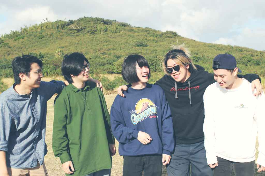 伯爵先生（左至右，吉他手阿正、鼓手狗子、主唱慶獻、貝斯手小酷、吉他手韋霖）