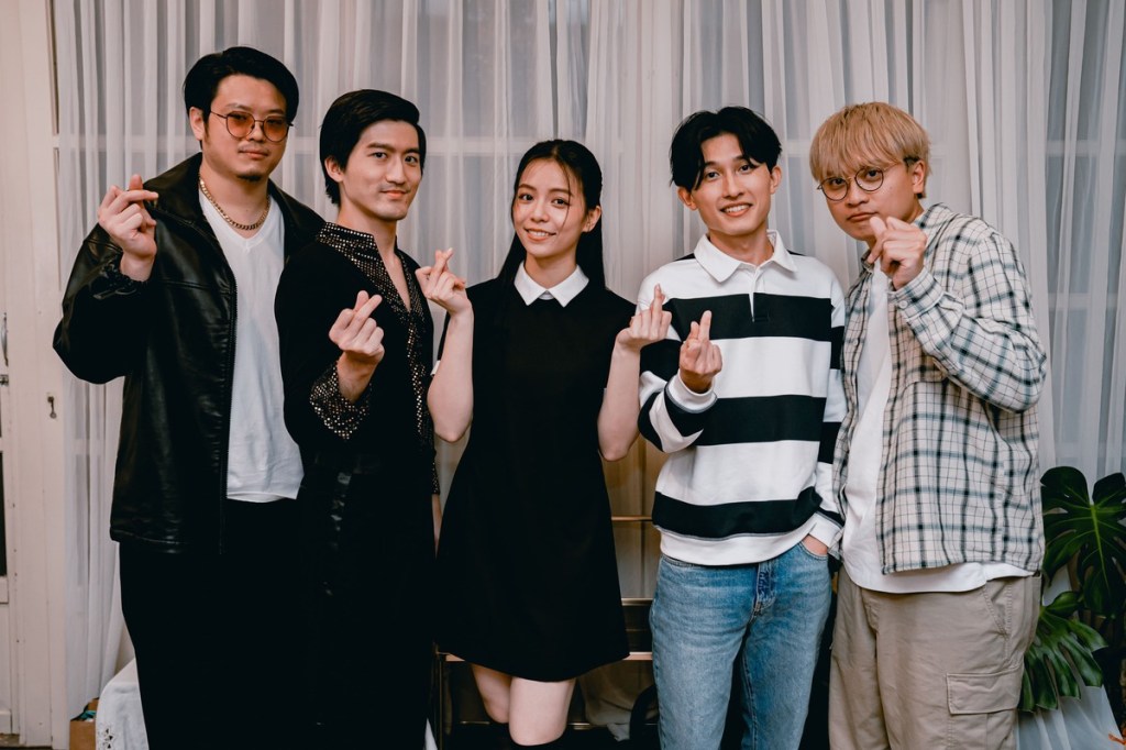 【PQP】冰球樂團邀宋芸樺不只獻聲還獻身 跨刀合唱全新單曲〈不小心〉 並親自擔綱MV女主角&nbsp;提供團員「出租愛情」服務