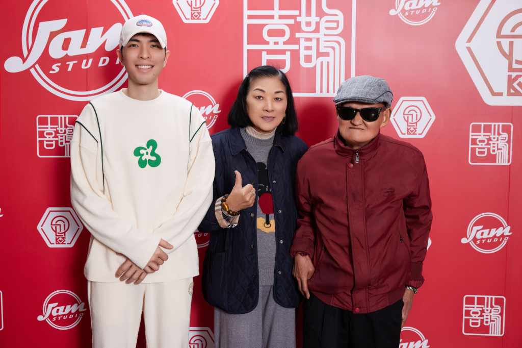 老蕭與李炳輝夫婦合照