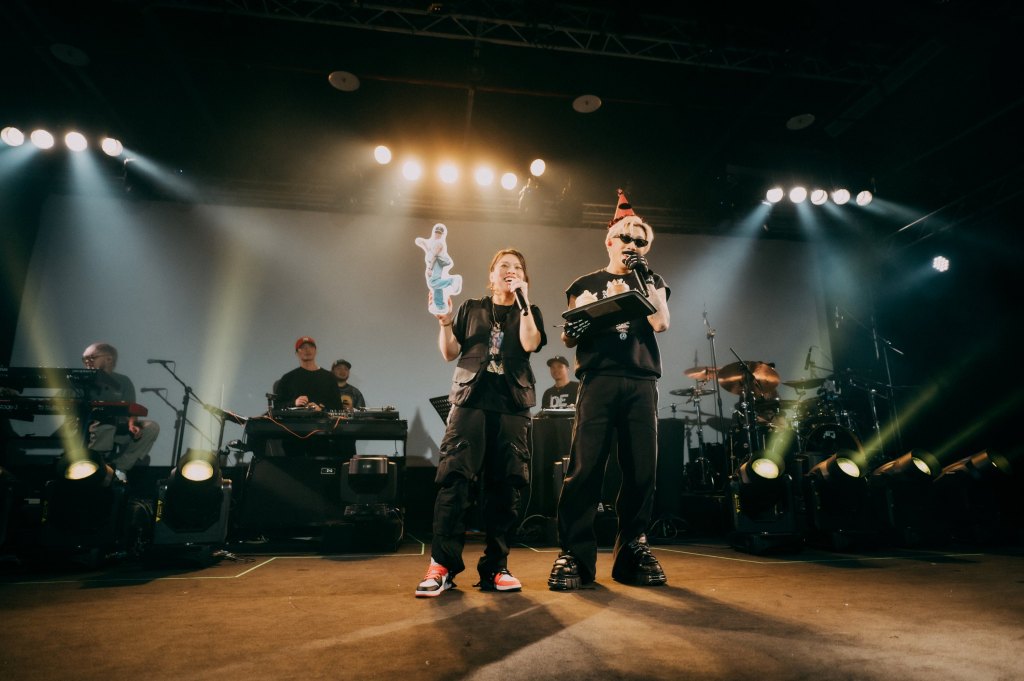 地鐵大站 Miss Ko 與 ØZI