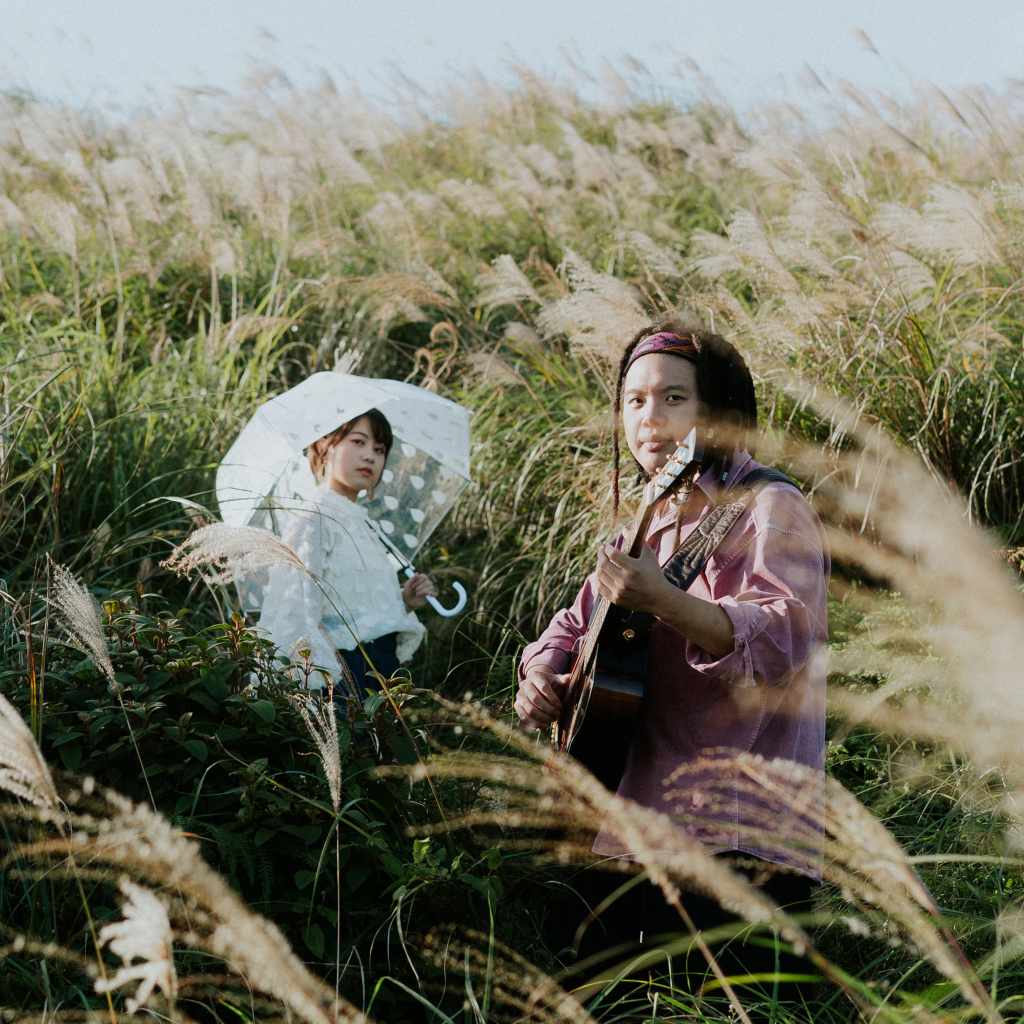 左為主唱憶慈，右為吉他手美帆