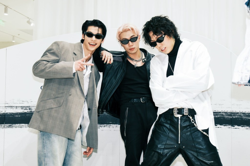 【NEWS】結束票房秒殺ULTRA台北演唱會 PSY.P楊俊逸赴上海 與ØZI、許光漢連袂出席墨鏡品牌活動 期待可以和ØZI合作歌曲