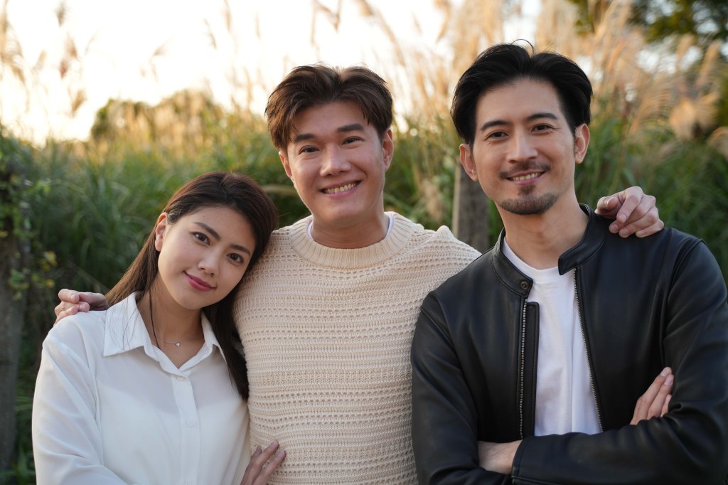 張與辰《誤入歧途》MV邀請圈內好友言明澔擔任男主角（圖右）、女主角游靜欣（圖左）演出感情戲