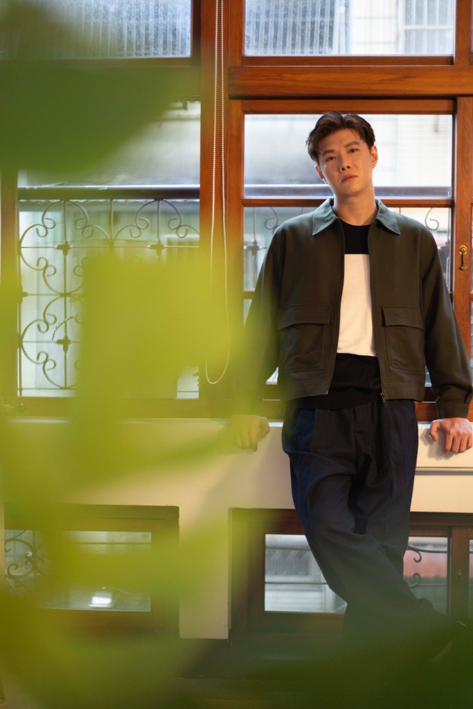 張與辰推出新歌《誤入歧途》