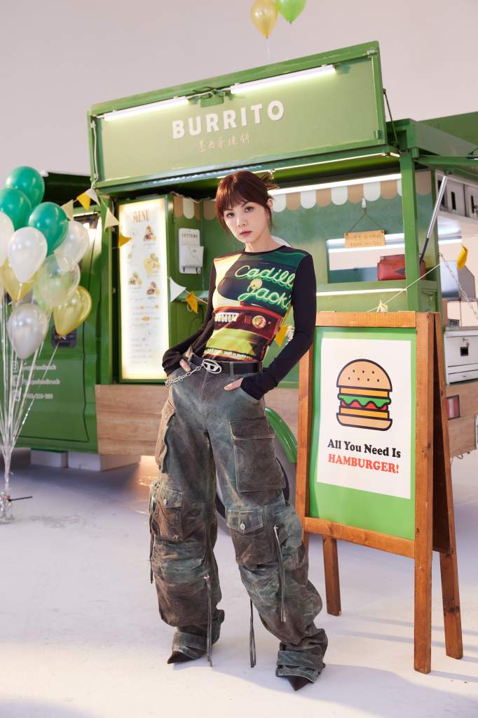 新歌由老公賴解孵參與歌詞創作