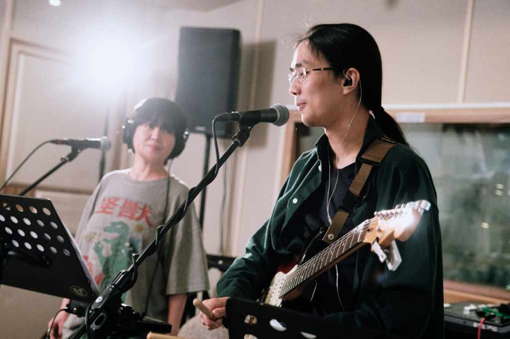 百合花主唱奕碩為了這次合作緊張到胃食道逆流