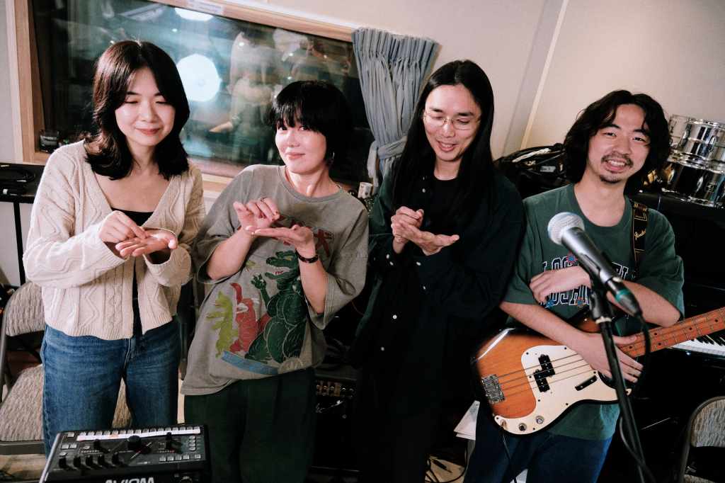 百合花與苗可麗大港開唱特別企劃將於330下午4點40分在女神龍舞台登場