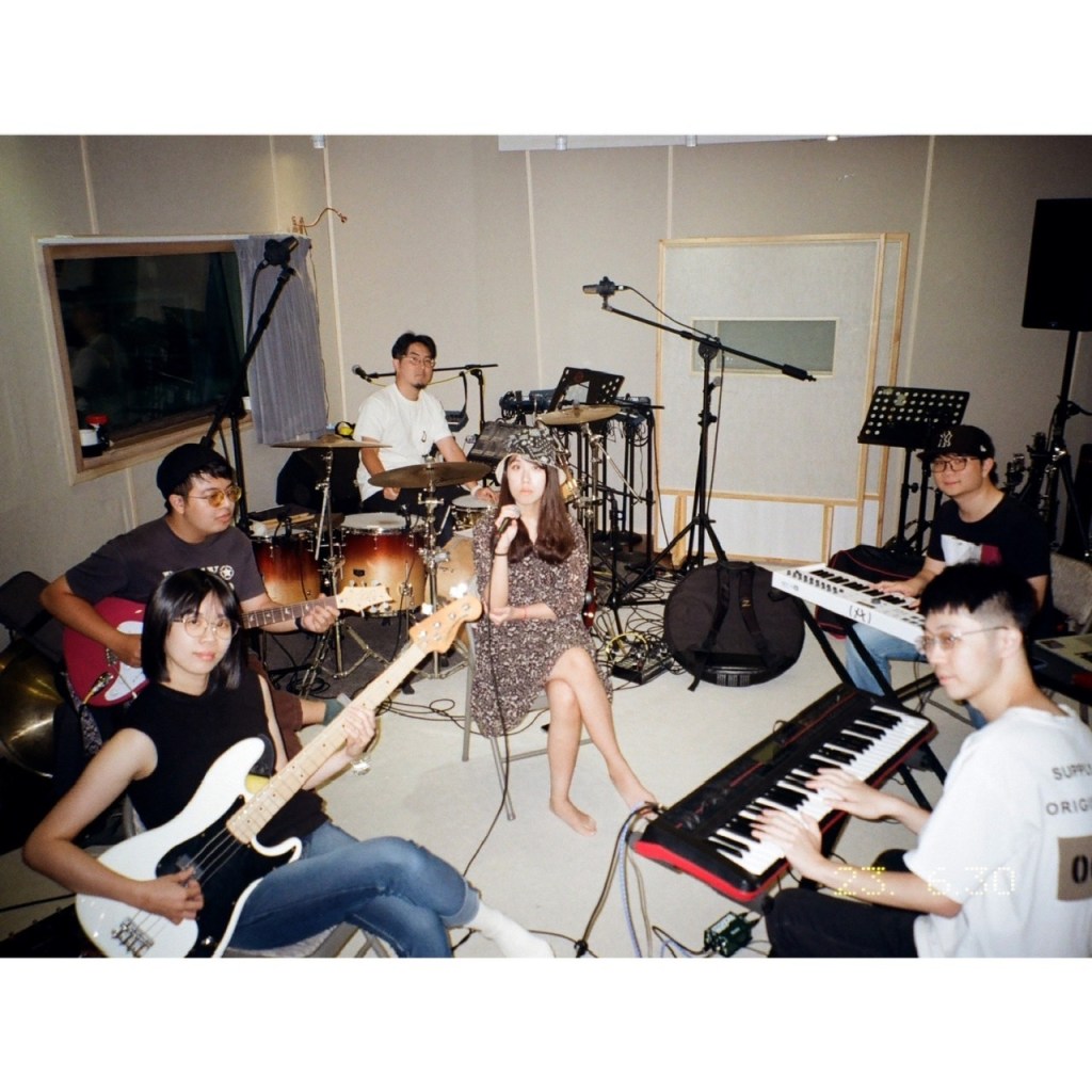 羊駝小姐與團員 (照片提供:街聲派歌)
