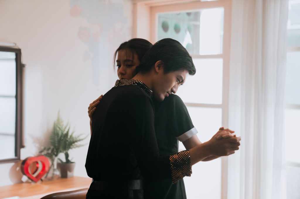 鍵盤手蒙於MV中飾演舞者,想和宋芸樺共跳一支舞。