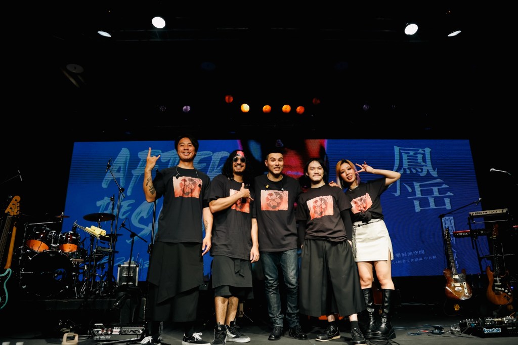 鳳小岳(中)首度巡演與樂團Fi-ne合作