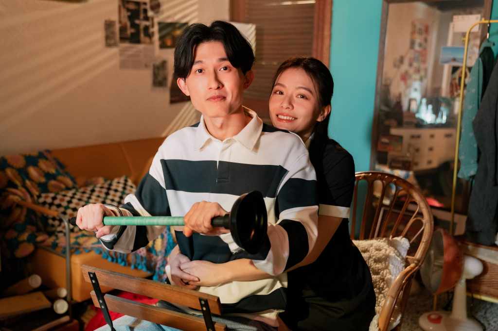 鼓手士捷於MV中飾演小演員,和宋芸樺求試鏡排練。