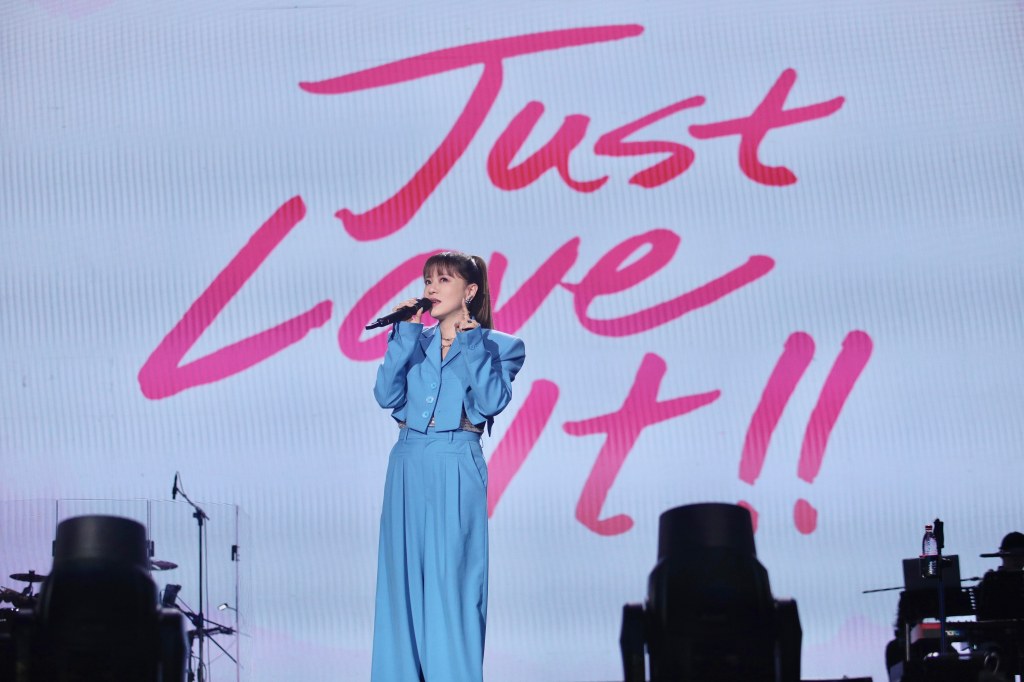 丁噹打頭陣獻唱