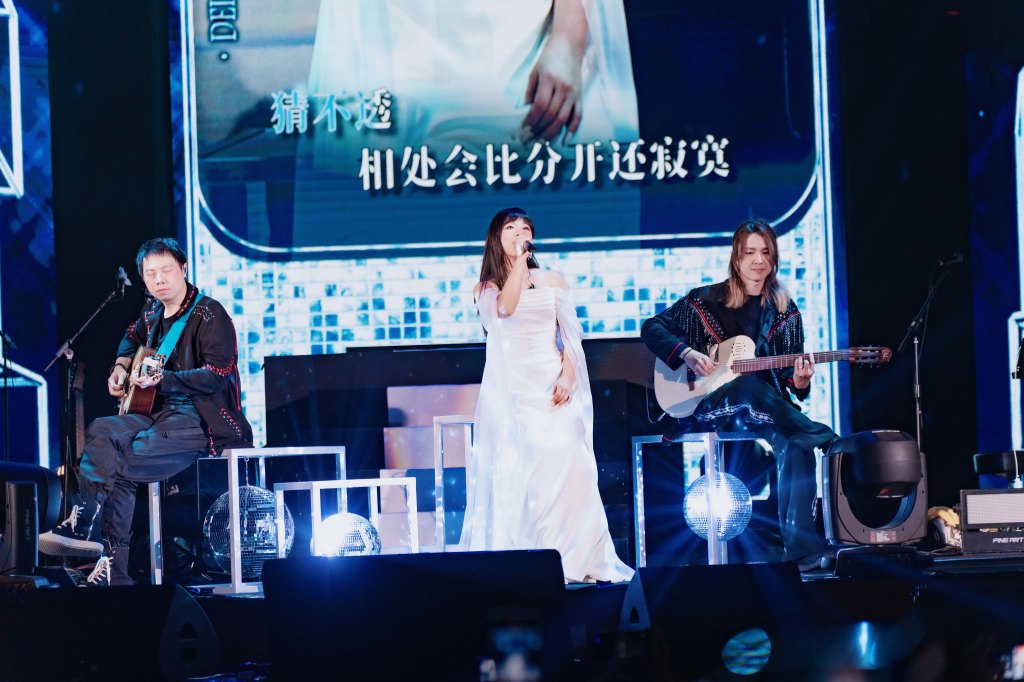 丁噹演唱經典歌曲全場聽得如痴如醉