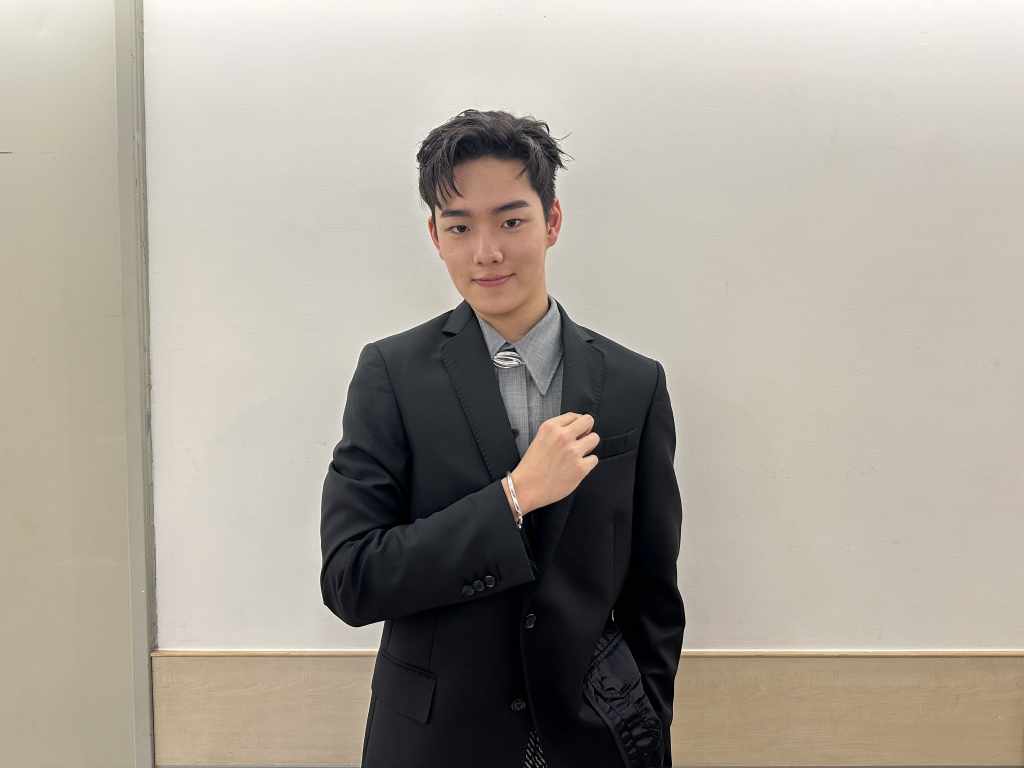 AcQUA源少年須弘道受邀全中運表演，與介壽國中、敦化國中的弦樂團合作演出