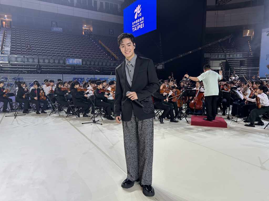 AcQUA源少年須弘道與介壽國中、敦化國中的弦樂團合作演出，演出前彩排照