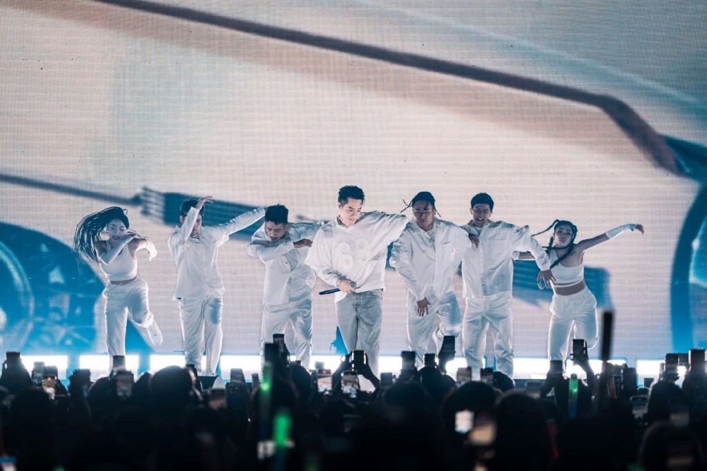 【UMG】周湯豪時隔七年星馬開唱 攜巡演大作「REALIVE」炸裂全場 媽媽比莉台下化身頭號粉絲應援&nbsp;4/27將前進澳門百老匯