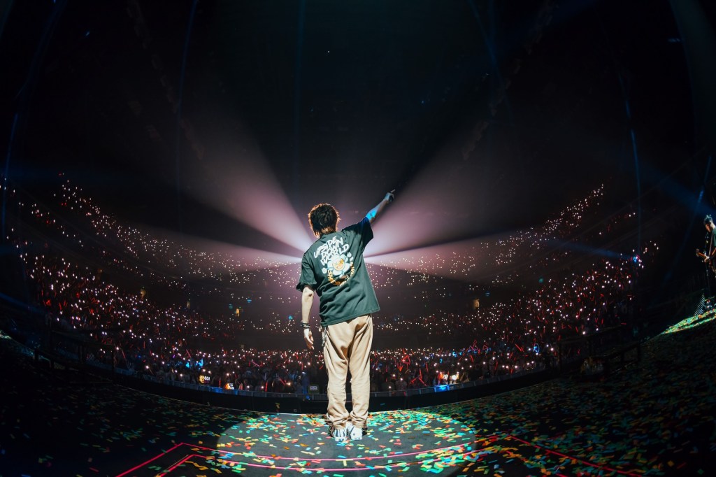 《顛倒世界 巡迴演唱會》從千人LIVE演唱會到萬人朝聖  八三夭唱出好口碑