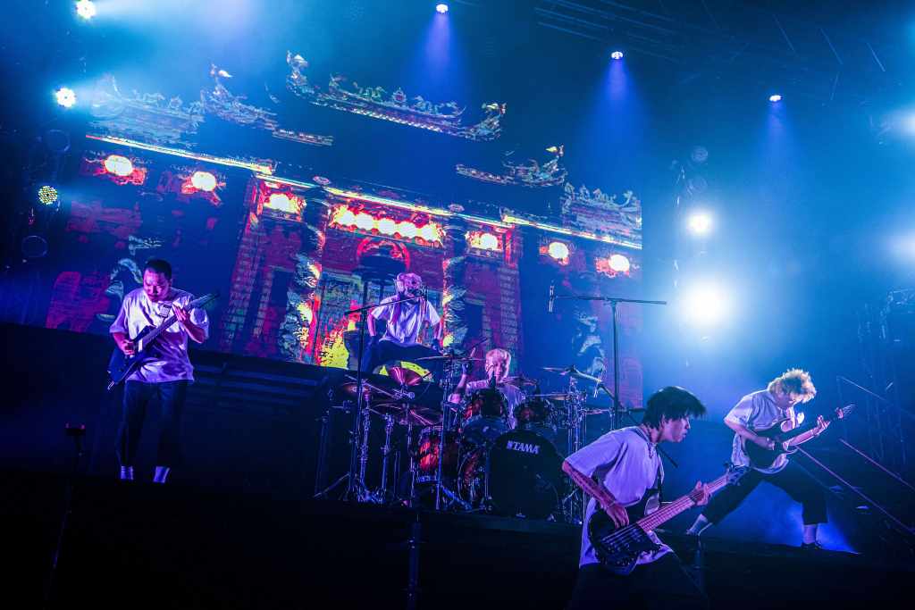 血肉演唱會過往皆以精緻強大的舞台視覺著稱，也讓許多習慣衝撞的歌迷考慮轉戰二三樓座位區，以完整欣賞血肉團隊的用心策劃