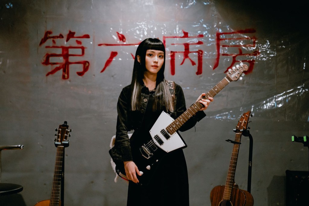 【NEWS】李嫣Bibo為首張創作專輯《第六病房》舉辦發片派對 與聲音工作者內克進行對談 參與專輯製作的比康共同演出