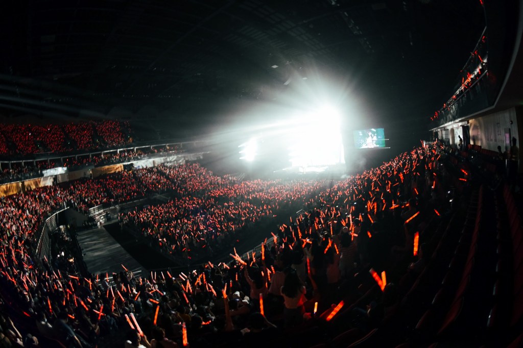 人氣搖滾天團八三夭《顛倒世界 巡迴演唱會》廣州場演出