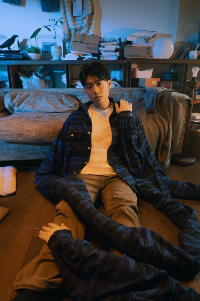 孫王力在MV中無限延伸的雙手宛如動漫英雄「驚奇先生」