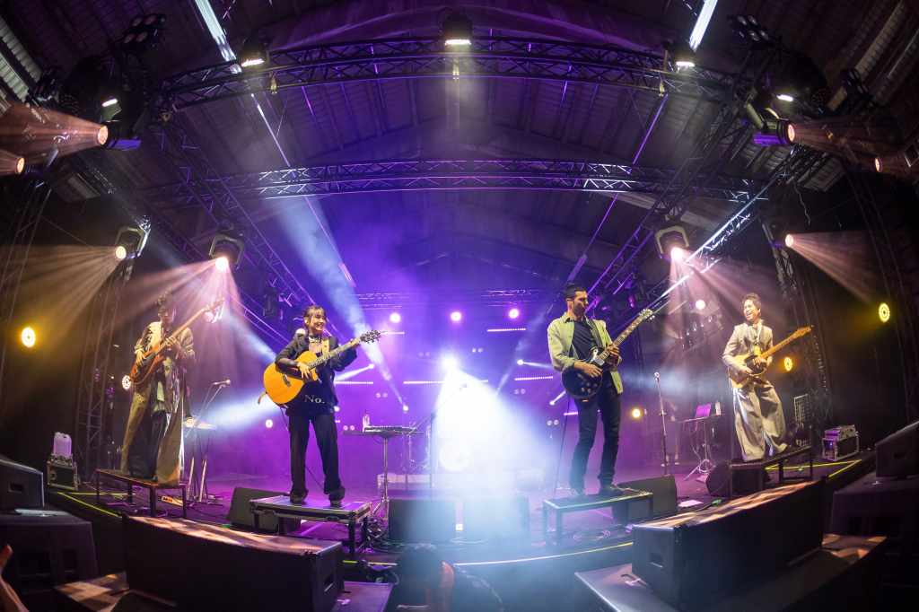 庸俗救星首次出演大港開唱 鳳小岳驚喜登台飆吉他