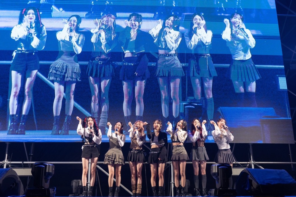 未來少女冠軍女團「日光之橙」專場簽唱會演出火力全開夯曲全發