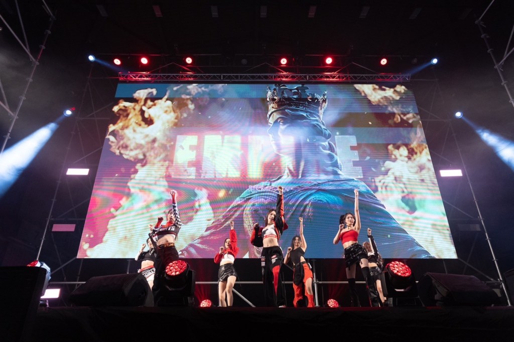 未來少女冠軍女團「日光之橙」專場簽唱會演出火力全開夯曲全發